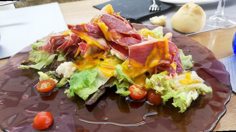 Ensalada con jamón ibérico
